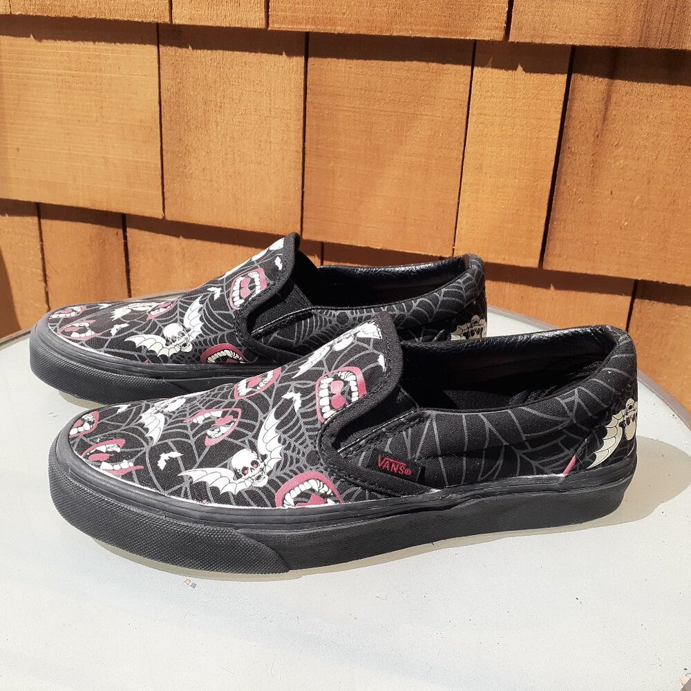 VANS Frights Slip On Glow in the Dark Vampire Fangs Spiderwebs Bats Shoes 8.5 7